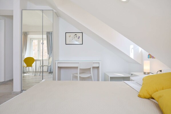 Iron/ironing board, free WiFi, bed sheets