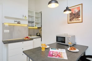 Fridge, microwave, stovetop, coffee/tea maker