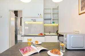 Fridge, microwave, stovetop, coffee/tea maker