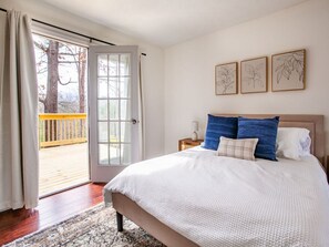 5 Schlafzimmer, Schreibtisch, Bügeleisen/Bügelbrett, kostenloses WLAN