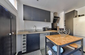 Refrigerador, horno, parrilla de estufa y lavavajillas 