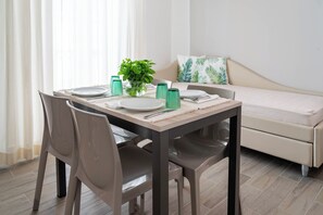 คอมฟอร์ทสตูดิโอ | บริเวณนั่งเล่น | ทีวีจอแอลซีดี