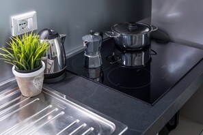 Comfort Studio | Private kitchen | Highchair