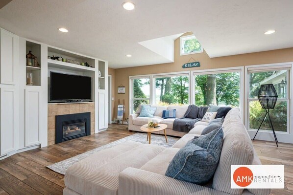 TV, fireplace, offices