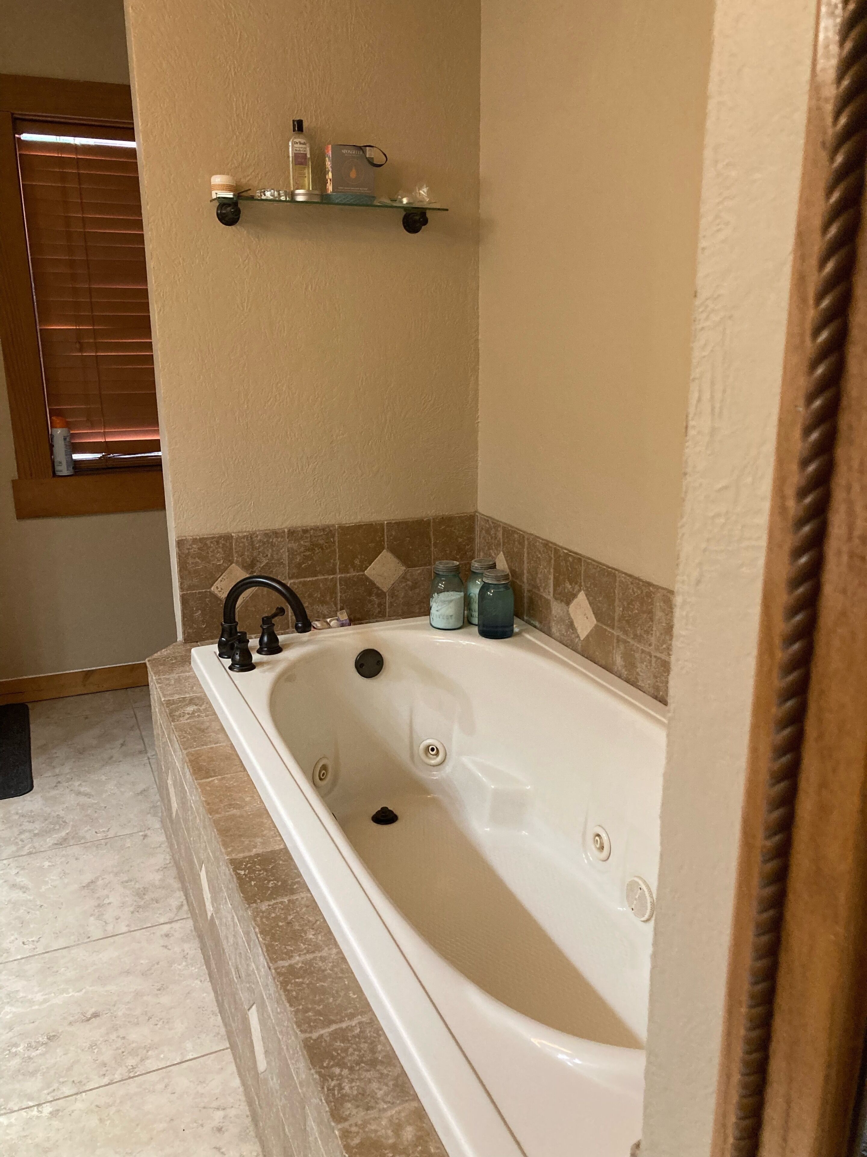 Rural western cabin- just 5 mins from exciting Stephenville!