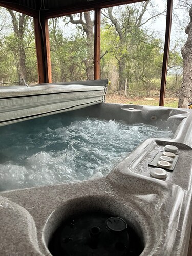 Rural western cabin- HOT TUB-POOL just 5 mins from exciting Stephenville!