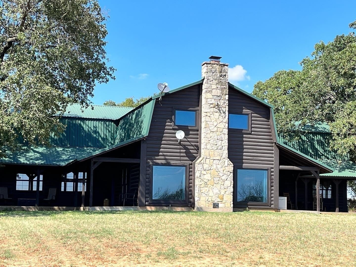 Rural western cabin- just 5 mins from exciting Stephenville!