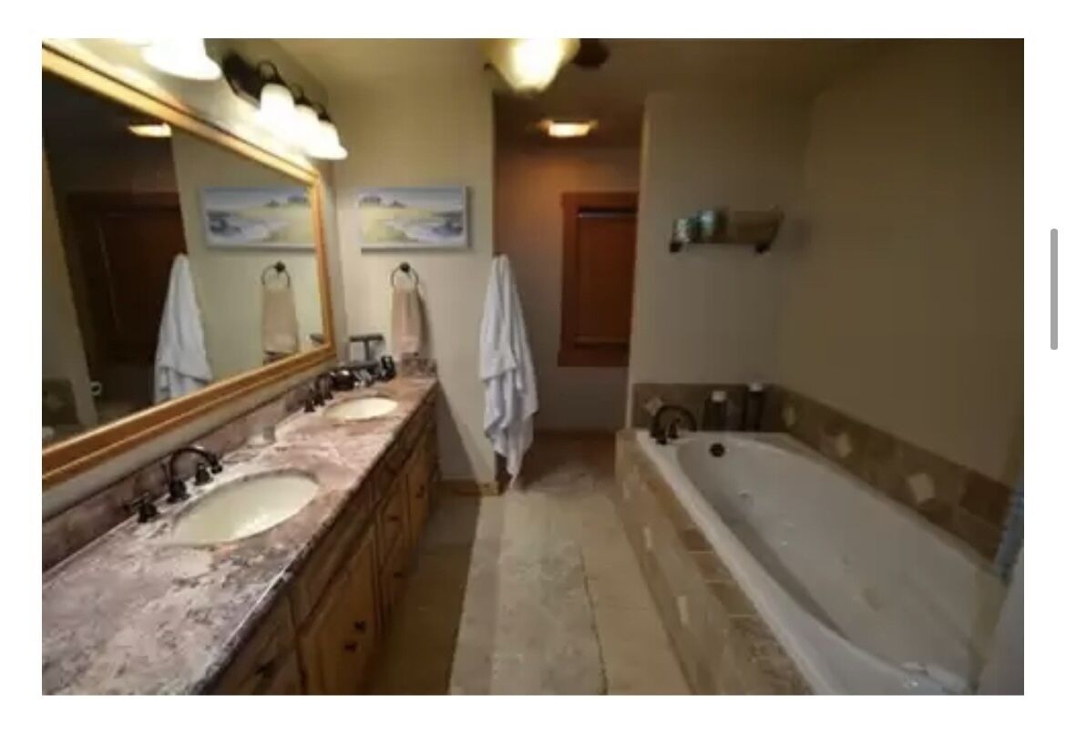 Rural western cabin- just 5 mins from exciting Stephenville!