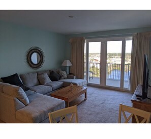 TV - Laketown Wharf  - Cozy 2brdm unit (Panama City Beach)