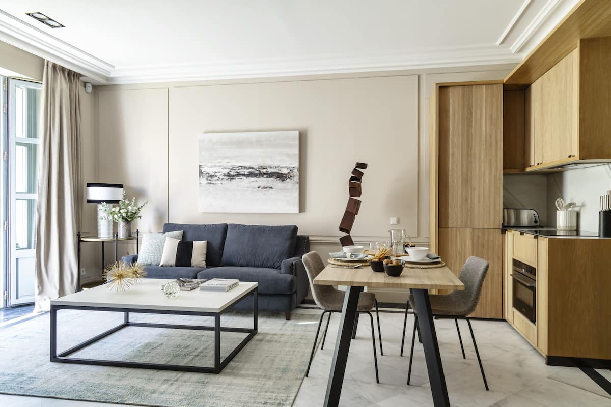 Luksus-lejlighed - 1 kingsize-seng | Opholdsområde | 52-tommers smart-tv med satellitkanaler, tv