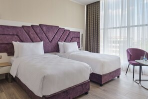 Standard Room | Minibar, in-room safe, desk, laptop workspace - Panarams Tashkent Hotel, A member of Radisson Individuals (Tashkent)