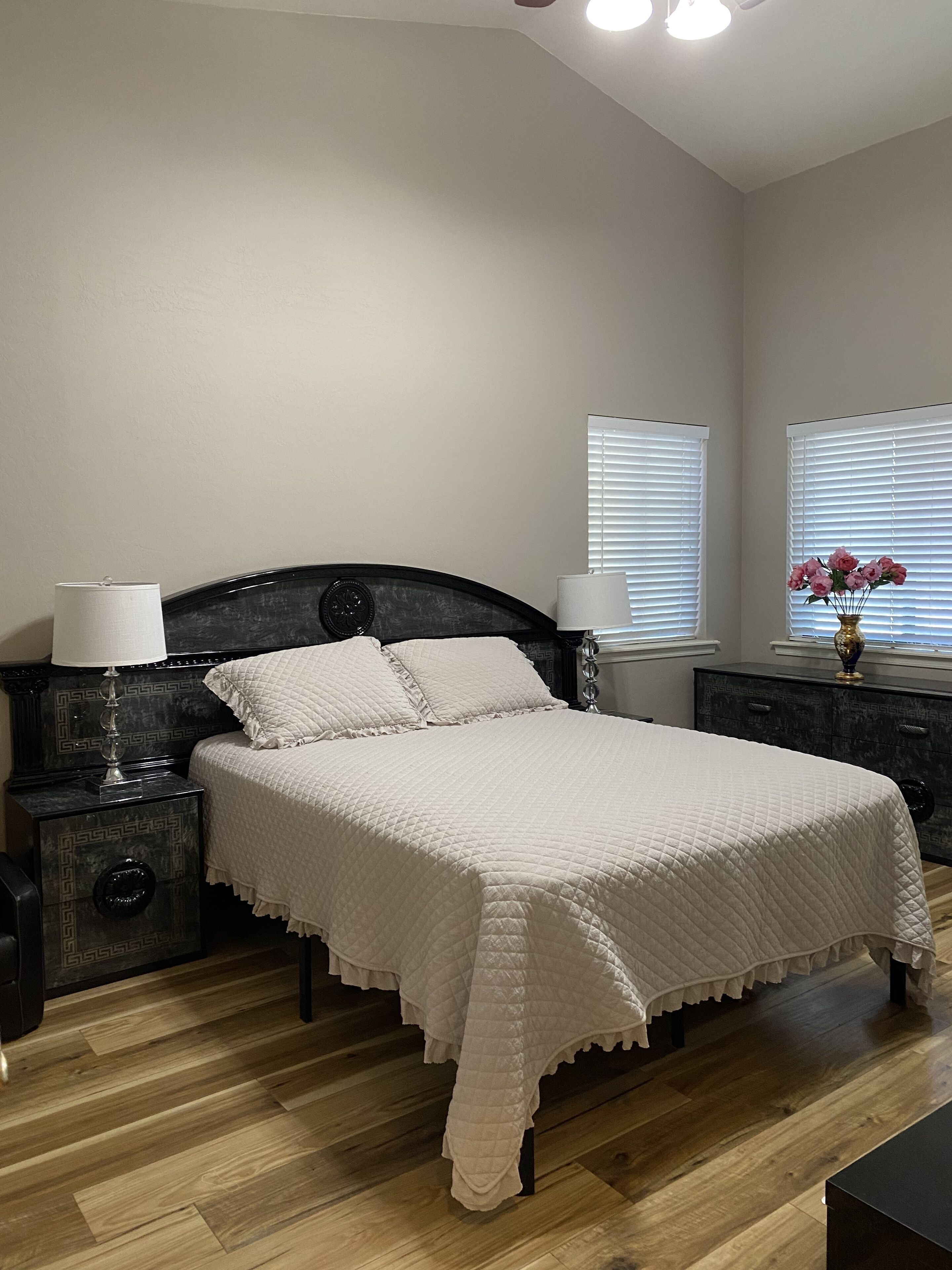 Roomy and remodeled cabin - close to lakes & other activities!