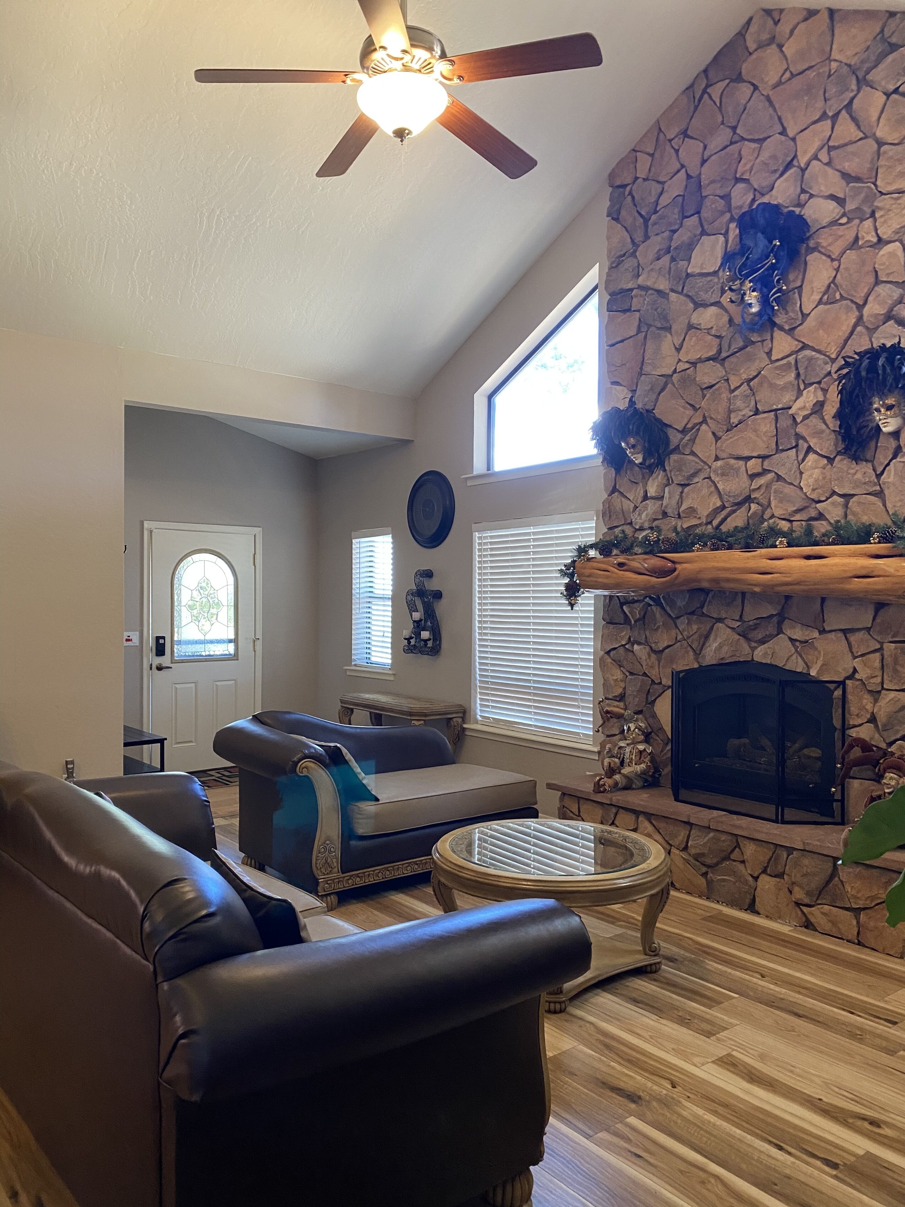 Roomy and remodeled cabin - close to lakes & other activities!