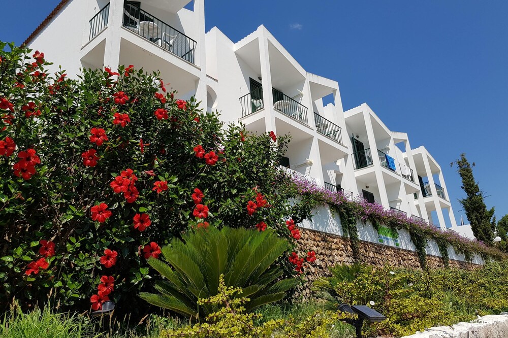 Desmais Apartments