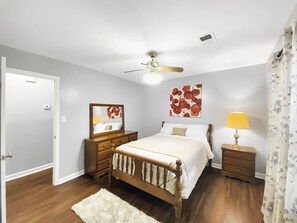 2 bedrooms, desk, iron/ironing board, free WiFi