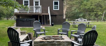 Winter bliss at Middle Mountain Cottage!  Minutes to ski resorts!