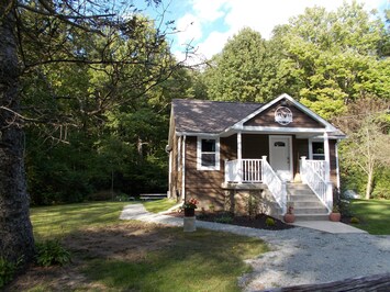 Front and side of Middle Mountain Cottage. Convenient parking in front.