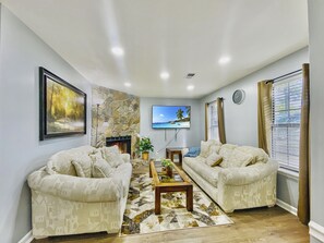 Smart TV, fireplace - NEW! Luxe Cottage w/ Fireplace < 10 Mi to Augusta (Evans)