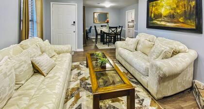 NEW! Luxe Cottage w/ Fireplace < 10 Mi to Augusta