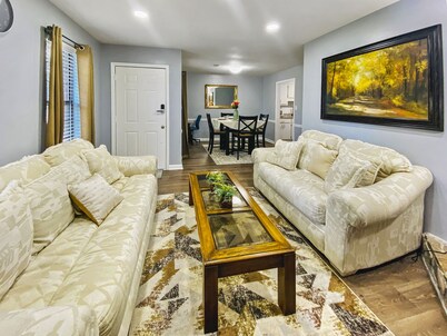 NEW! Luxe Cottage w/ Fireplace < 10 Mi to Augusta