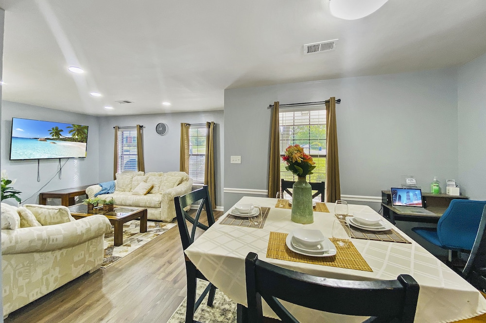 NEW! Luxe Cottage w/ Fireplace < 10 Mi to Augusta