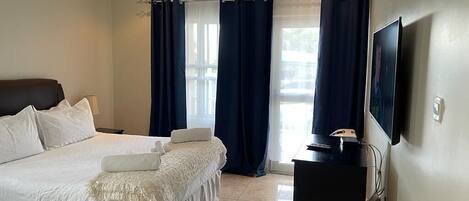 3 bedrooms, internet, bed sheets