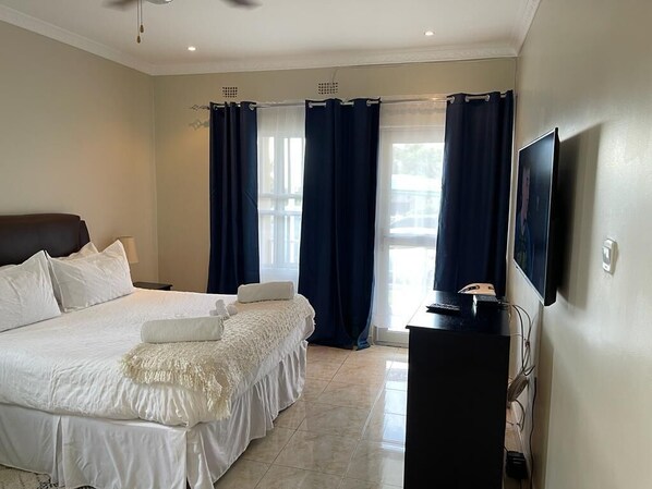 3 bedrooms, internet, bed sheets