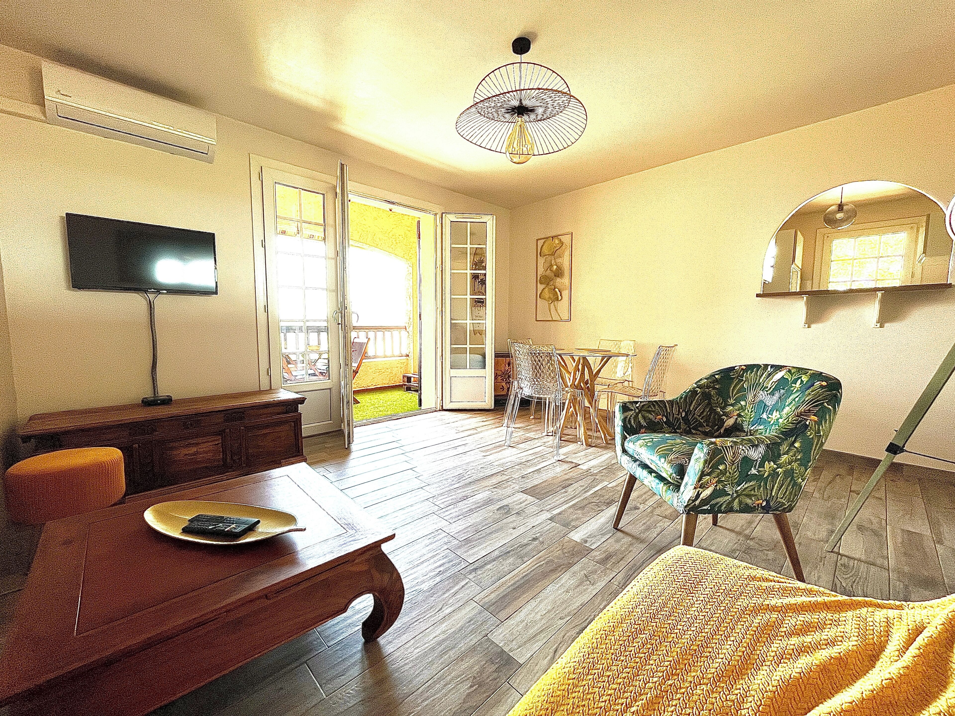 Six-Fours les lones SEA VIEW - superb T2 42m2 air-conditioned / wifi terrace / parking lots