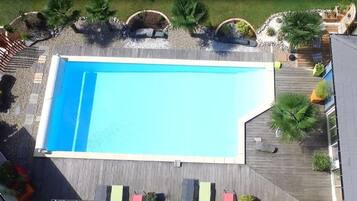 Seasonal outdoor pool, pool umbrellas, sun loungers