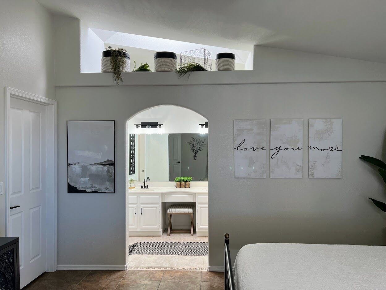 Lake View Oasis - Roomy Vacation Home With Pool