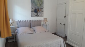 7 bedrooms, desk, iron/ironing board, free WiFi
