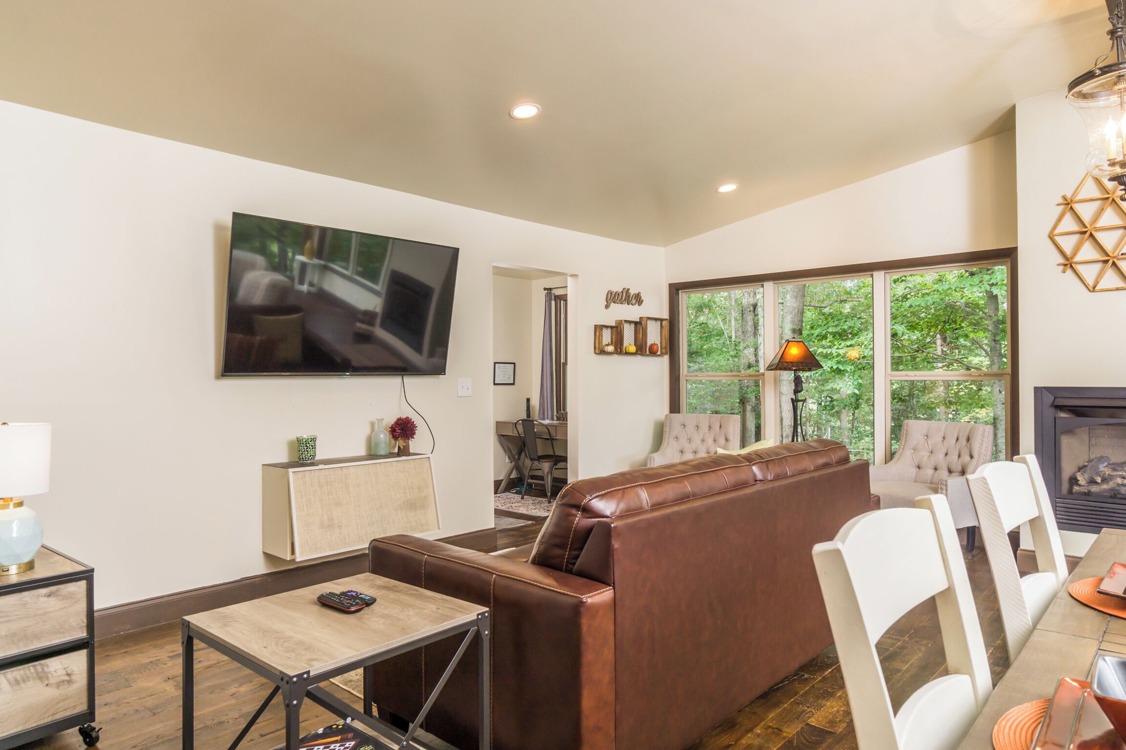 智能电视、壁炉