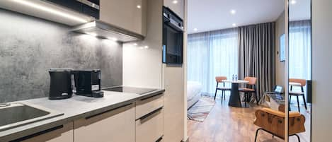 Standard Studio, 1 King Bed, Non Smoking, Kitchen | Private kitchen | Fridge, microwave, oven, stovetop