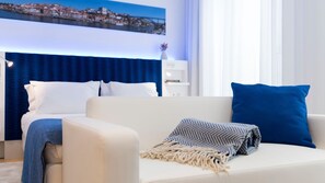 Tabla de planchar con plancha, wifi gratis y ropa de cama 