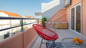 Outdoor dining - Sunny 1BDR Apartment W/Terrace by LovelyStay (Lisbon)