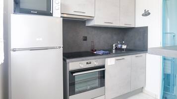 Réfrigérateur, micro-ondes, four, lave-vaisselle