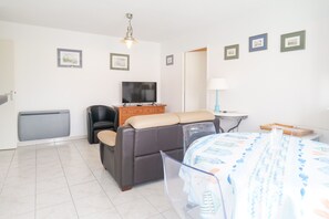 Interior - Bright flat with communal pool - 10 minutes away from the embankment (Les Sables-d´Olonne)