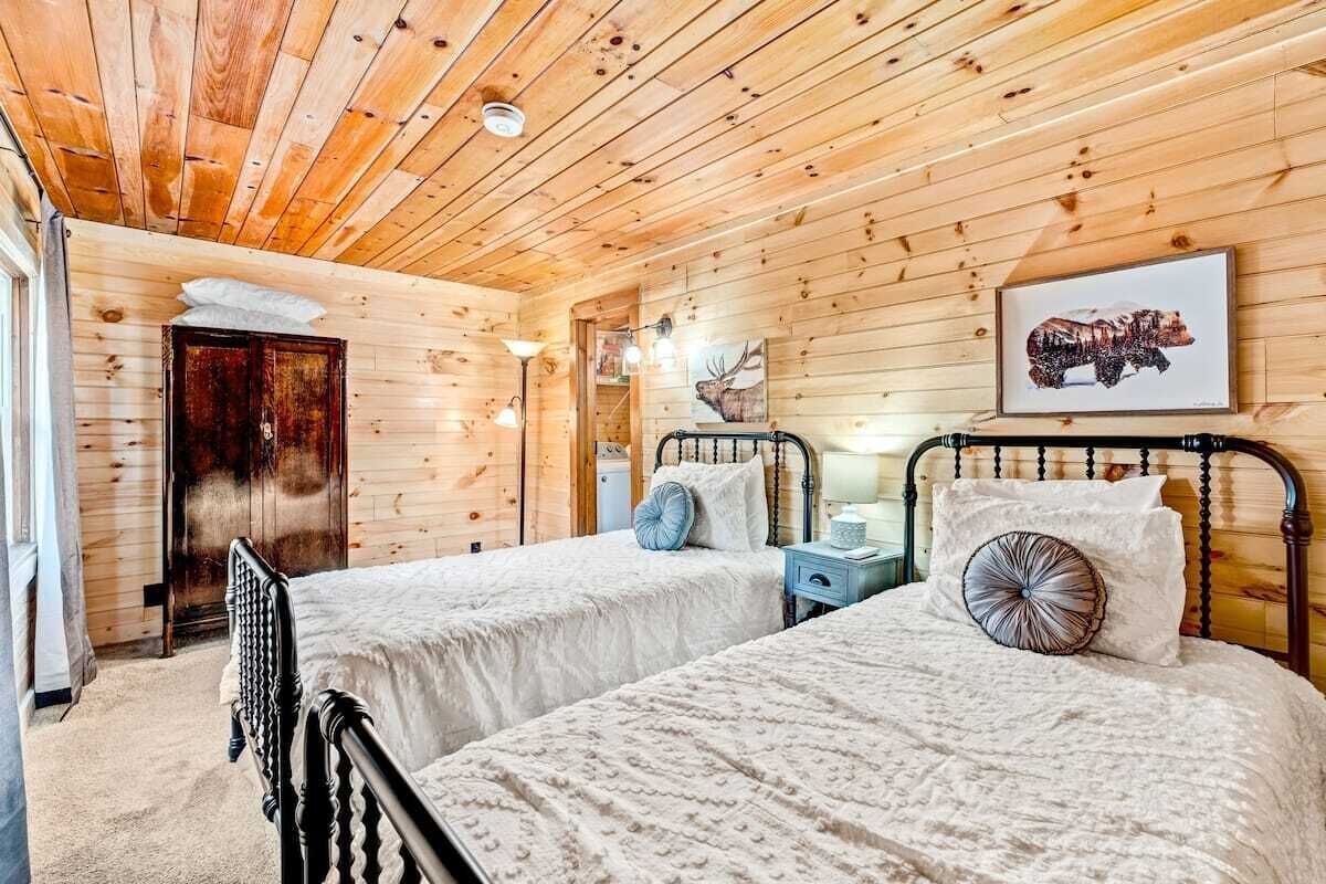 5-min walk 2 Parkway in Gatlinburg ❤️️Historic. Perfect for Multiple Families ⭐️