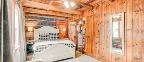 4 bedrooms, desk, free WiFi, bed sheets