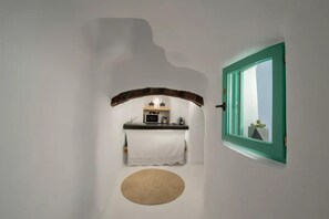 Villa | 2 bedrooms - Two Bedroom Villa With Private Indoor Cave Pool (Santorini)
