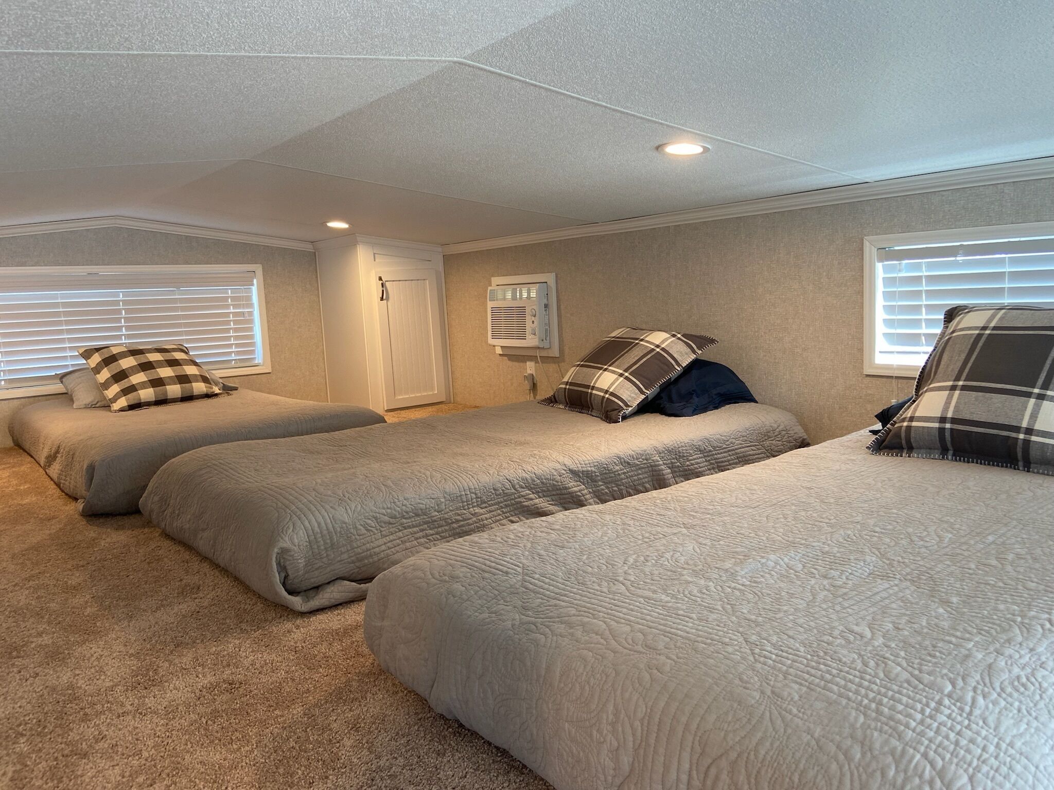 Quaint Cabin minutes from Lake Rathbun