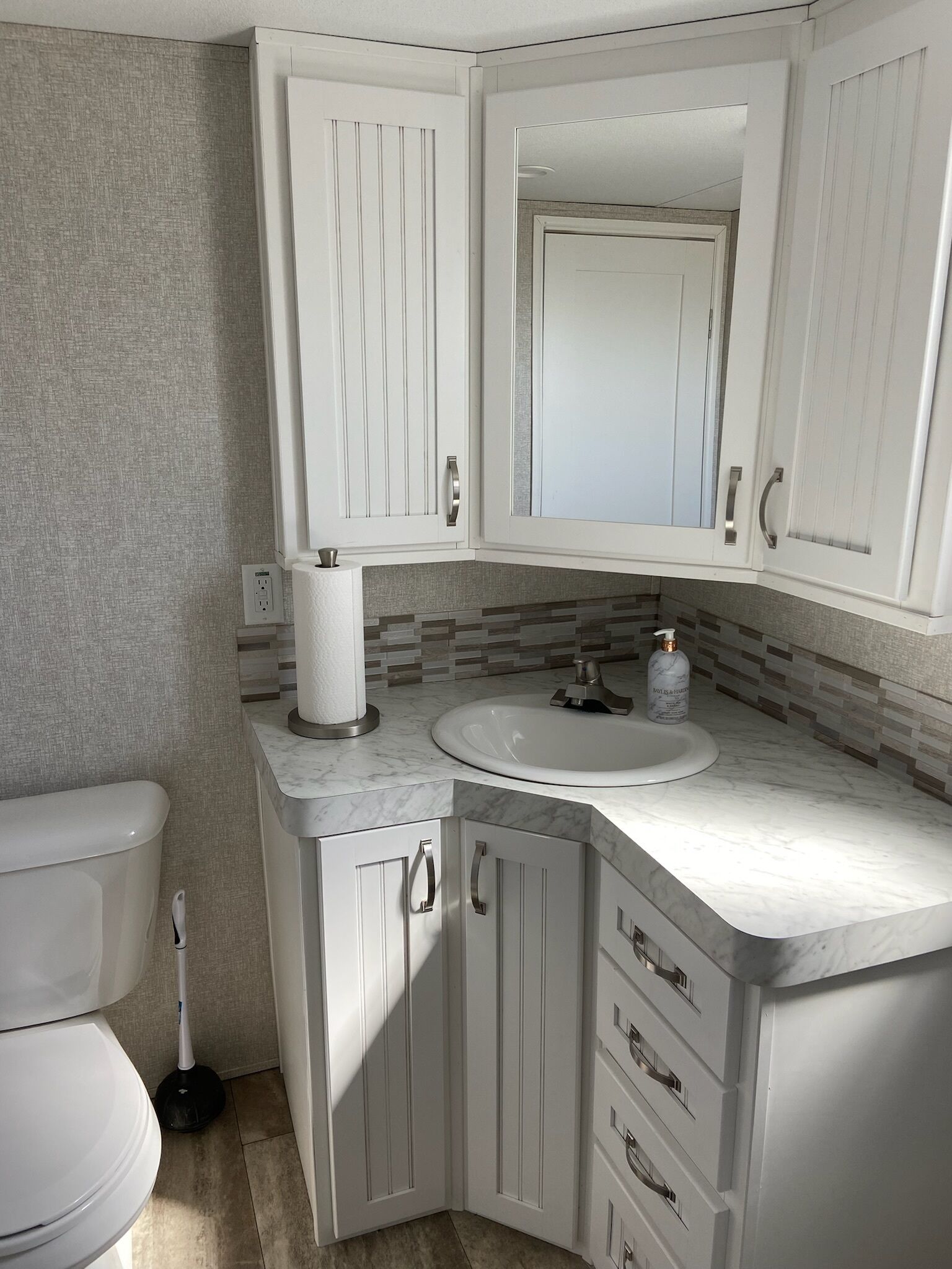 Quaint Cabin minutes from Lake Rathbun