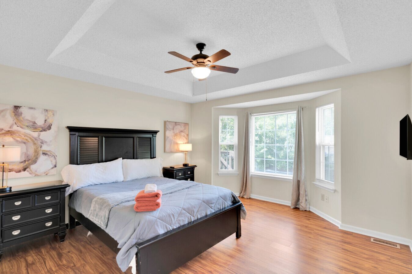 3 slaapkamers, een bureau, een strijkplank/strijkijzer, gratis wifi