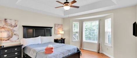 3 slaapkamers, een bureau, een strijkplank/strijkijzer, gratis wifi