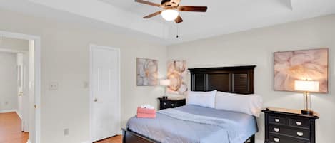 3 habitaciones, escritorio, tabla de planchar con plancha y wifi gratis