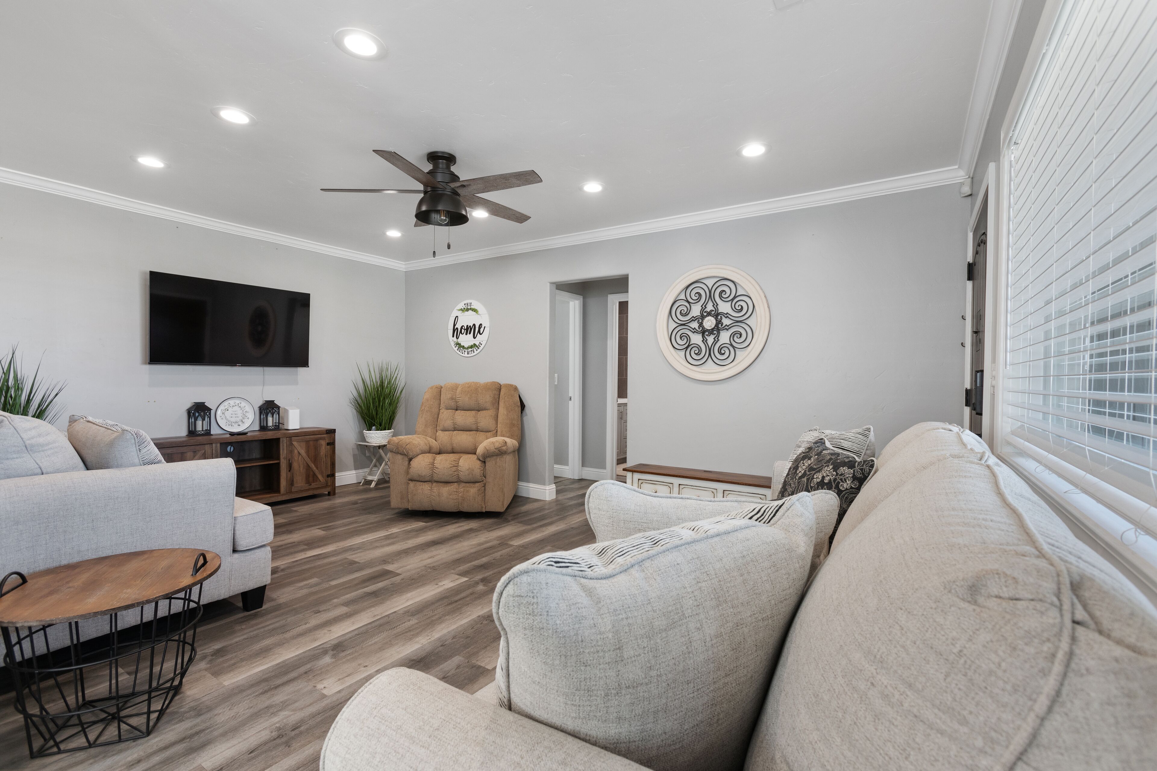 Cozy Cottage (ADA-accessible & *no cleaning fee*) near wineries + shops