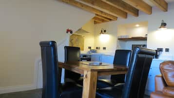 Comfort Cottage, Private Bathroom | Restaurant