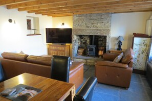 Comfort Cottage, Private Bathroom | Lounge - Farthing Cottage (Bishop Auckland)