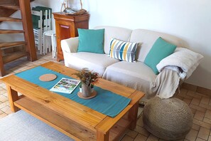 Fernseher, Kamin, DVD-Player