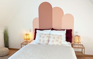 2 Schlafzimmer, Reisekinderbett